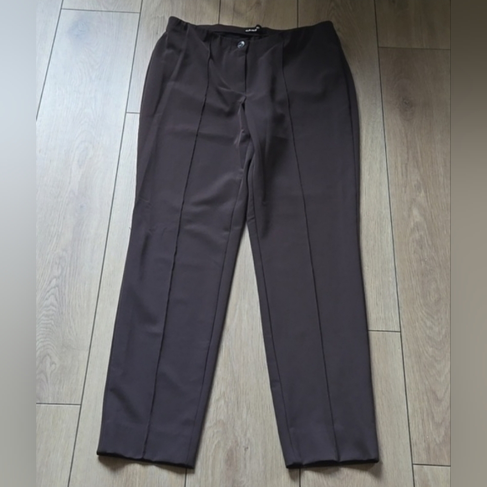 Cambio Ros Pin-Tucked Classic Pants in brown size 10